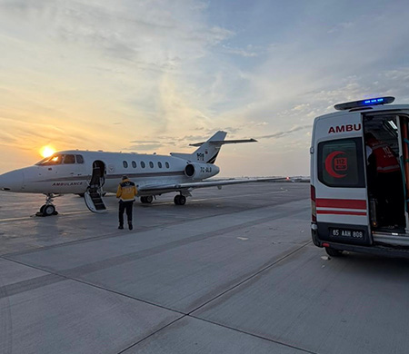 Van’da uçak ambulans bebek hastalar için havalandı