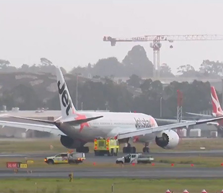 Jetstar uçağı acil iniş yaptı pist trafiğe kapandı