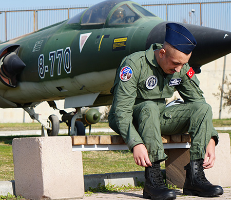 Otizmli birey Server Tolga Doğan'ın kokpit hayali gerçek oldu