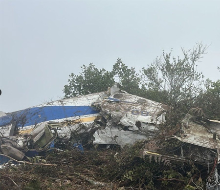Düşen uçağın enkazına ulaşıldı; 15 kişi hayatını kaybetti