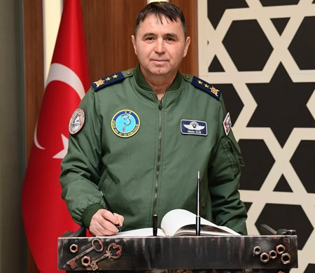 Tümgeneralin Uçuş Şovu Pahalıya Patladı!