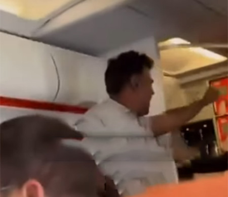Uçakta olay çıkardı; ilk müdahaleyi yolcular yaptı!