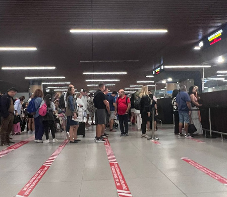 Ercan Havalimanı’nda Yolcu Yoğunluğu Krize Dönüştü