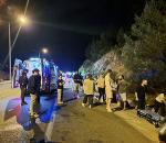 Havalimanı yolcu servisi devrildi; 5 yaralı!