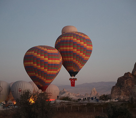 Sıcak Hava Balonları Türk Bayraklarıyla havalandı