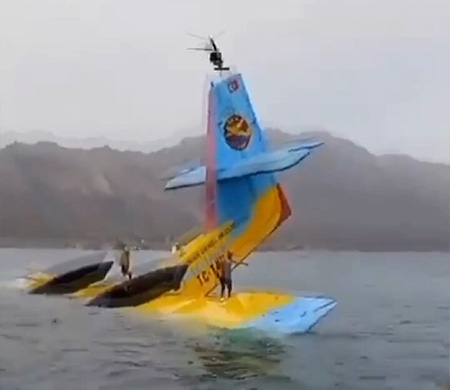 Bafa Gölü'nde inen uçak çıkarıldı