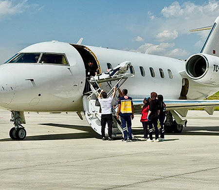 Ambulans uçak 4 yaşındaki çocuk için havalandı