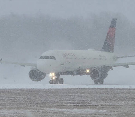 ABD'de Ezra Fırtınası hava trafiğini alt üst etti