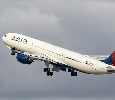 Delta uçağında türbülans; 25 kişi hastanelik oldu