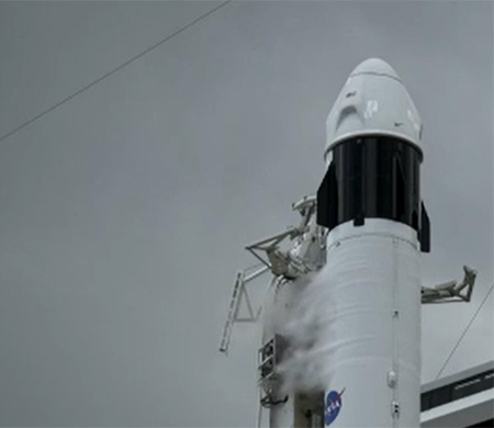 SpaceX’in 11’inci insanlı uzay uçuş görevi ertelendi
