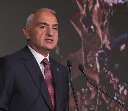 Türkiye'nin Turizm Geliri 51 Milyar Doları Aştı Yeni Pazarlara Direkt Uçuşlar Artırılacak
