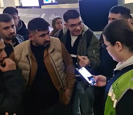 Önce uçakta sonra terminalde saatlerce beklediler!