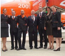 Easyjet ekiplerine plastik şişeden kıyafet!