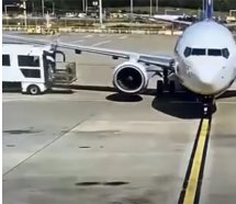 Ryanair uçağı apronda ikram aracıyla çarpıştı