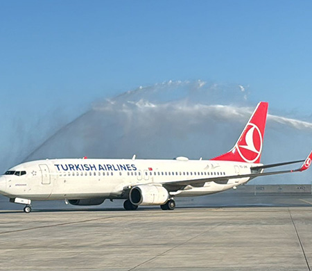 Bahreyn’den gelen ilk charter yolcuları Rize-Artvin Havalimanı'nda